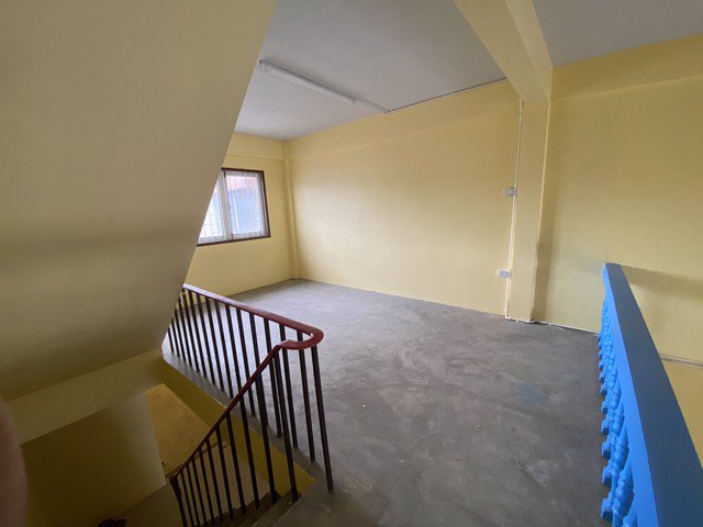 ขายอาคารพาณิชย์-2-ชั้นครึ่ง-ทำเลดี-ย่านการค้า-จังหวัดชลบุรี