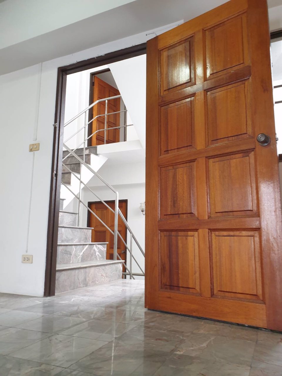 ขายที่ดินพร้อมทาวน์เฮาส์-3-ชั้น-แถวสนามบินน้ำ-ซนนทบุรี-26