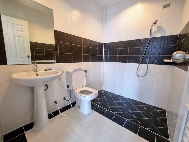 ขายอาคารพาณิชย์-2คูหา-3ชั้น-ทำเลดี-อยู่บนถนนบ้านกล้วย-ไทรน้อย-นนทบุรี