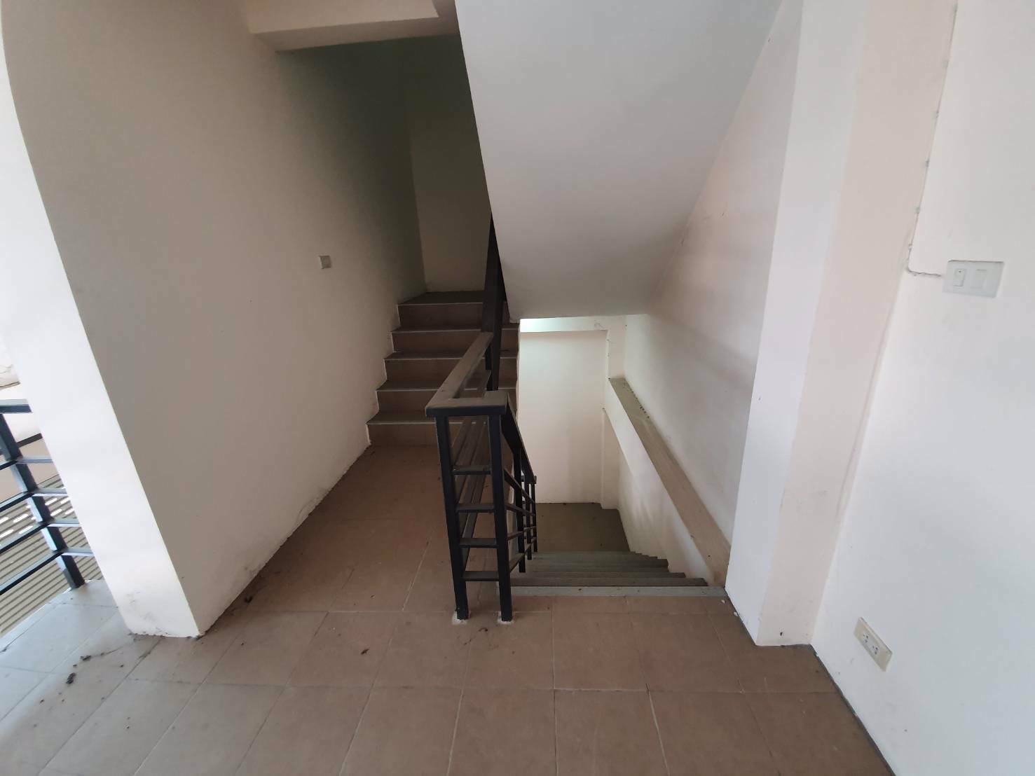 ขาย-อาคารพานิชย์-2-คูหาติดกัน-ทำเลทอง-ใกล้สนามบิน-ค้าขายและอยู่อาศัย-เดินทางและจอดรถสะดวก