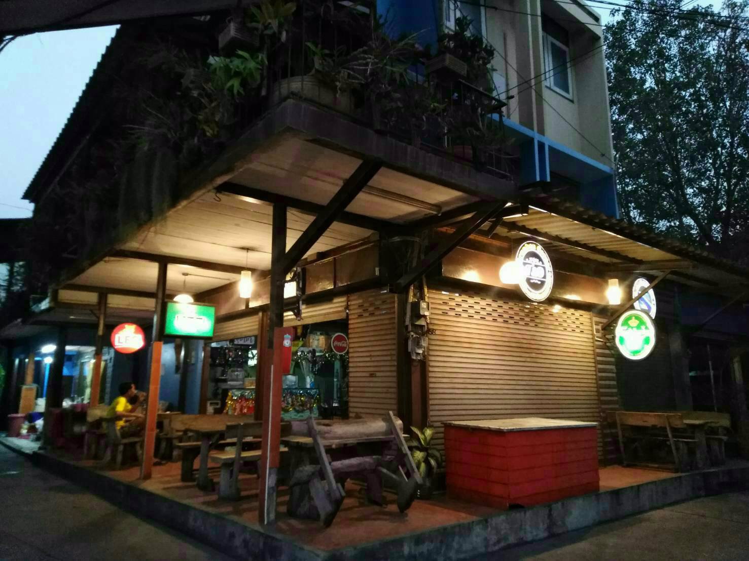 ขายด่วนที่ดินพร้อมอาคารพาณิชย์-ทำเลดีติดแกแล็คซี่บางแสนใกล้มบรูพาที่จอดรถกว้างขวาง-ชลบุรี