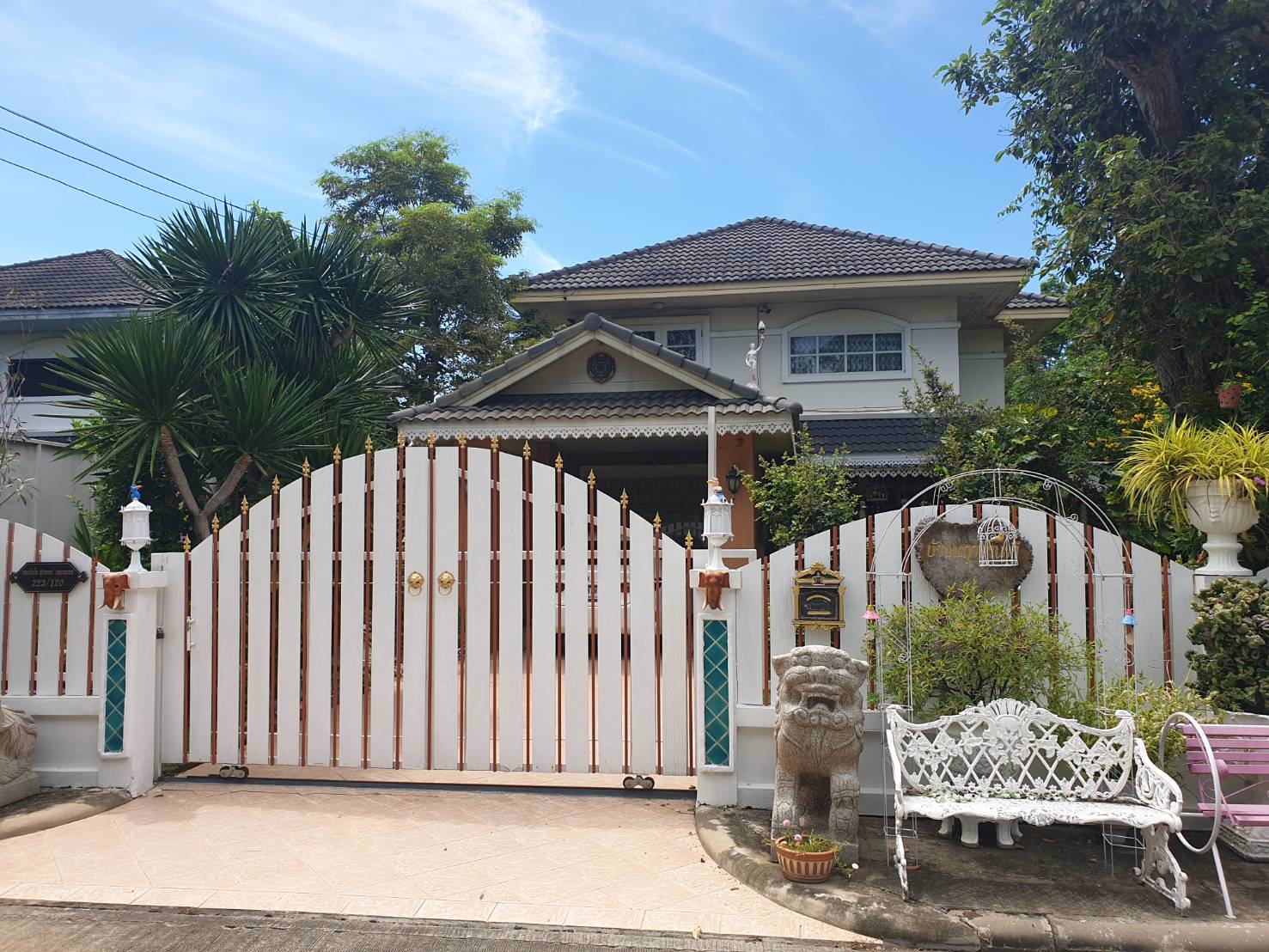 บ้านเดี่ยว-2-ชั้น-หลังใหญ่-พร้อมสวน-ตกแต่งเรียบหรู-เฟอร์นิเจอร์ครบ-พร้อมเข้าอยู่-ปทุมธานี