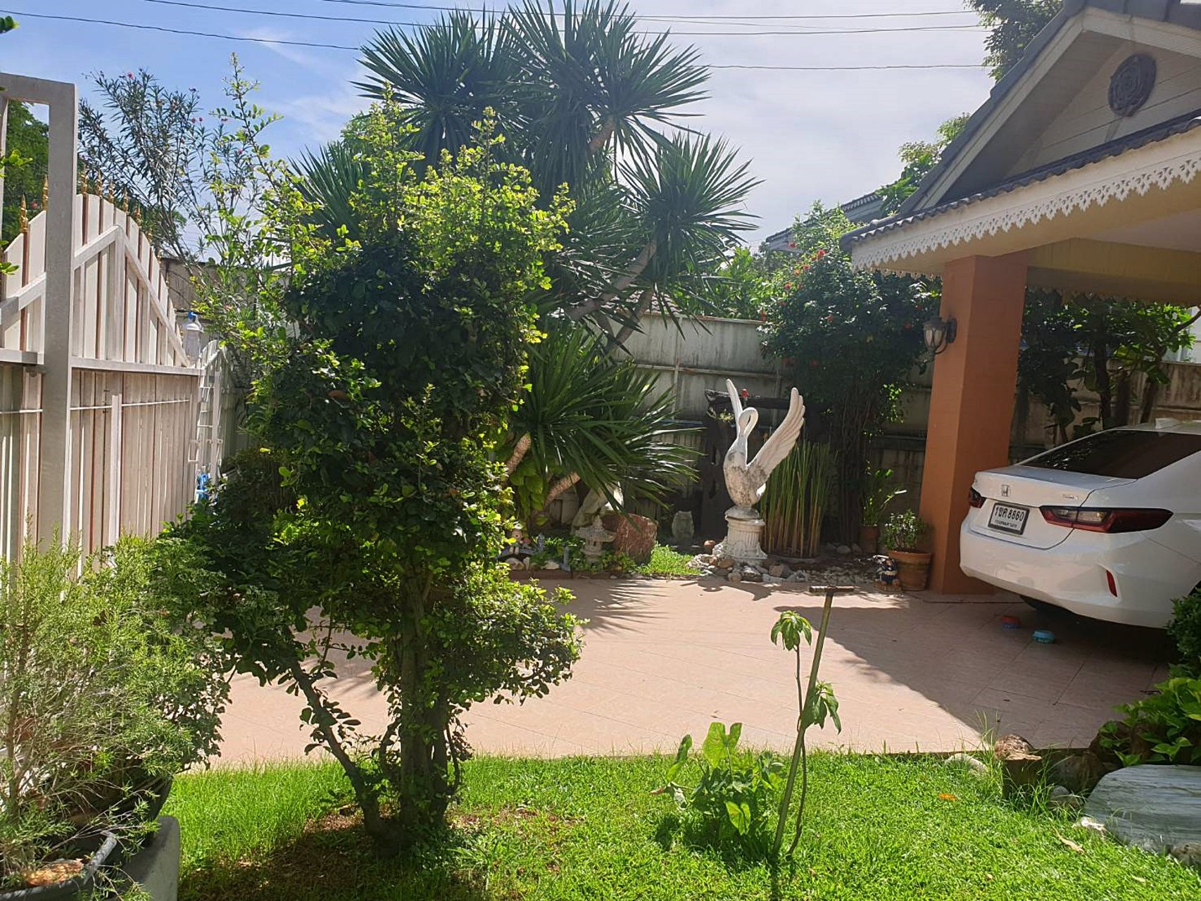 บ้านเดี่ยว-2-ชั้น-หลังใหญ่-พร้อมสวน-ตกแต่งเรียบหรู-เฟอร์นิเจอร์ครบ-พร้อมเข้าอยู่-ปทุมธานี