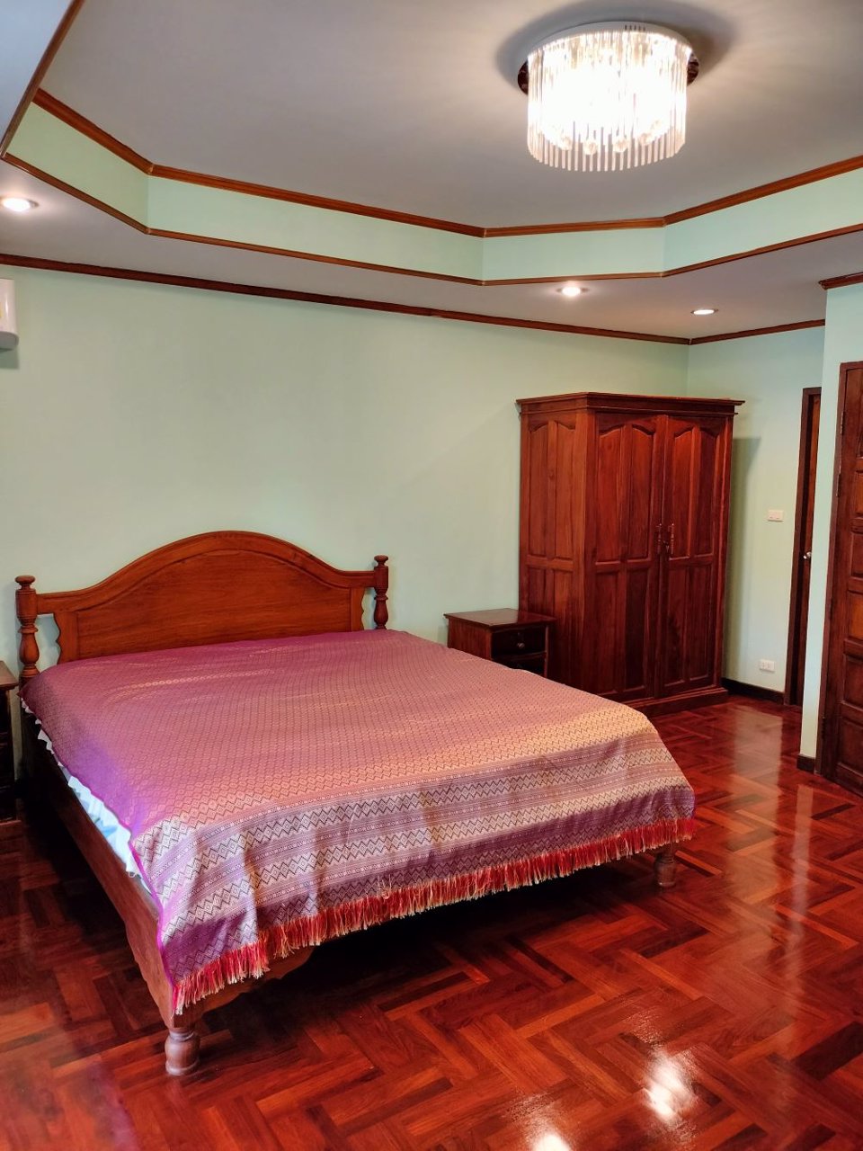 ขายบ้านทาวน์เฮาส์-ติดทะเล-บนเขาพระตำหนัก-พัทยา-townhouse-with-furniture-in-pratumnak-hill