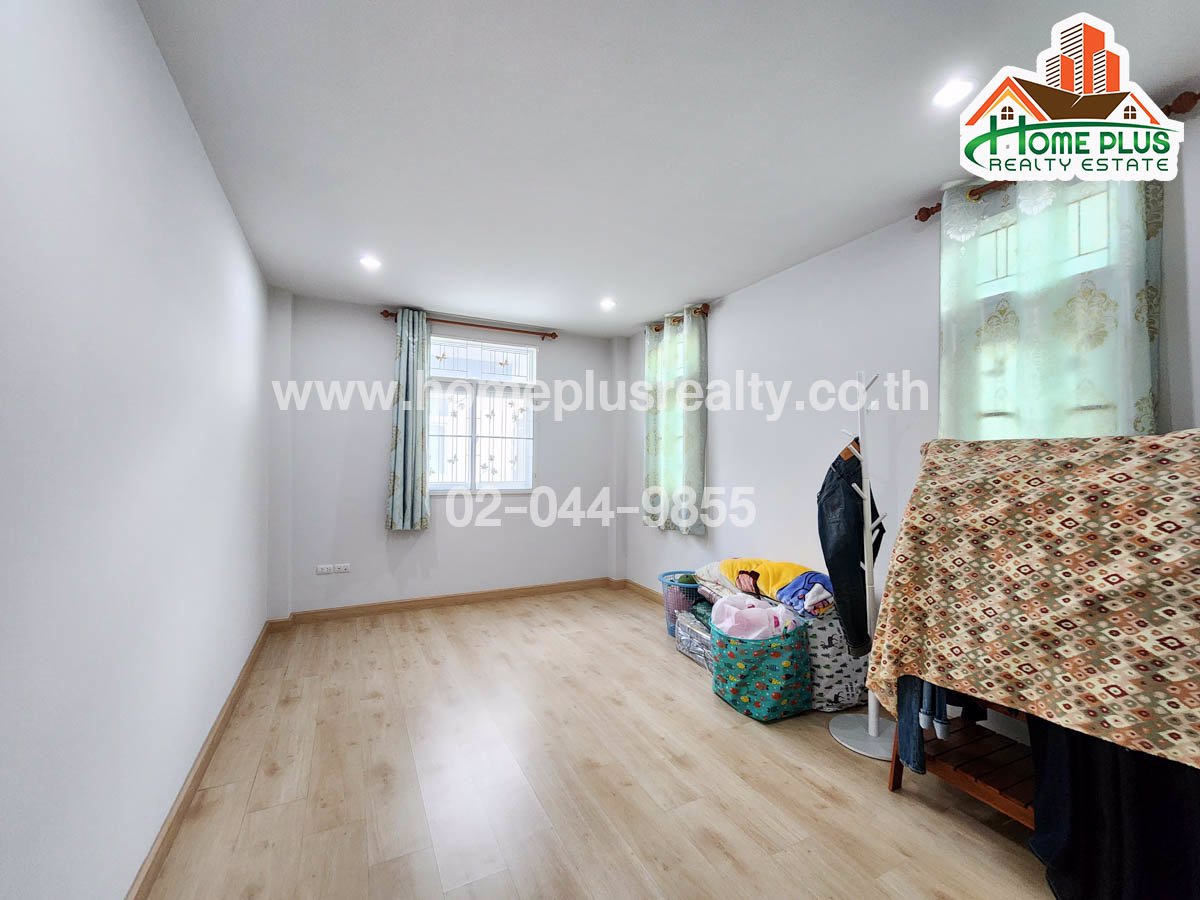 หมู่บ้านเดอะแกรนด์ไทยสมบูรณ์-ถนนรังสิต-นครนายก-ใกล้บิ๊กซีซูเปอร์เซ็นเตอร์รังสิตคลอง3-