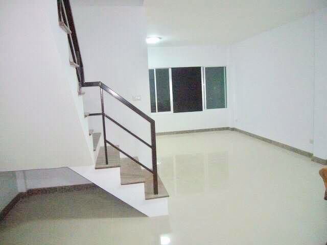 ทาวน์เฮ้าส์ขนาดใหญ่-4-ห้องนอน-แถวซอยพัฒนาการ-30-for-rent-townhouse-4-bedrooms-area-pattanakarn-30