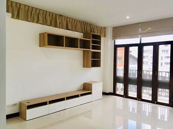 ทาวน์เฮ้าส์-เพื่อพักอาศัย-ใกล้-bts-พระโขนง-และ-แอร์พอร์ตลิ้งค์-town-house-for-residence-close-bts