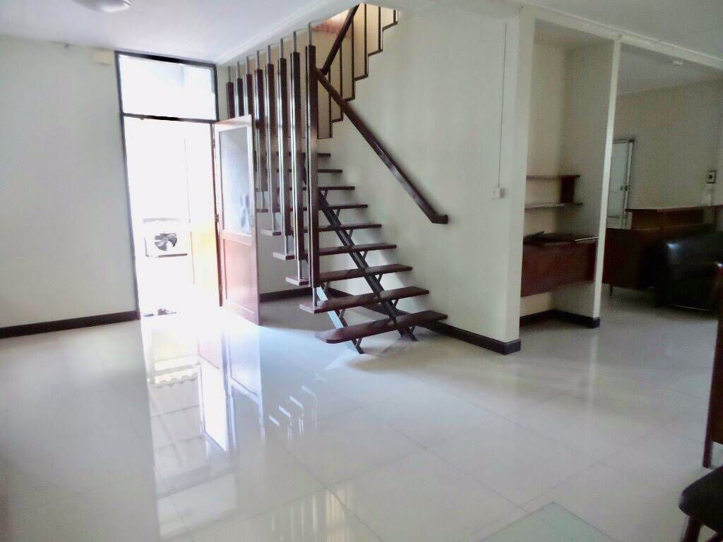 ให้เช่า-บ้านเดี่ยวกลางใจเมือง-พร้อมสวนใหญ่รอบบ้าน-for-rent-single-house-with-garden-in-prompong-area