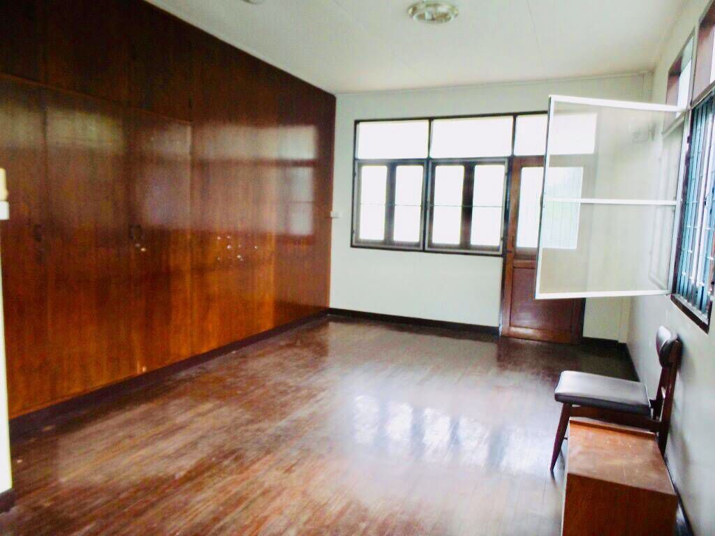 ให้เช่า-บ้านเดี่ยวกลางใจเมือง-พร้อมสวนใหญ่รอบบ้าน-for-rent-single-house-with-garden-in-prompong-area