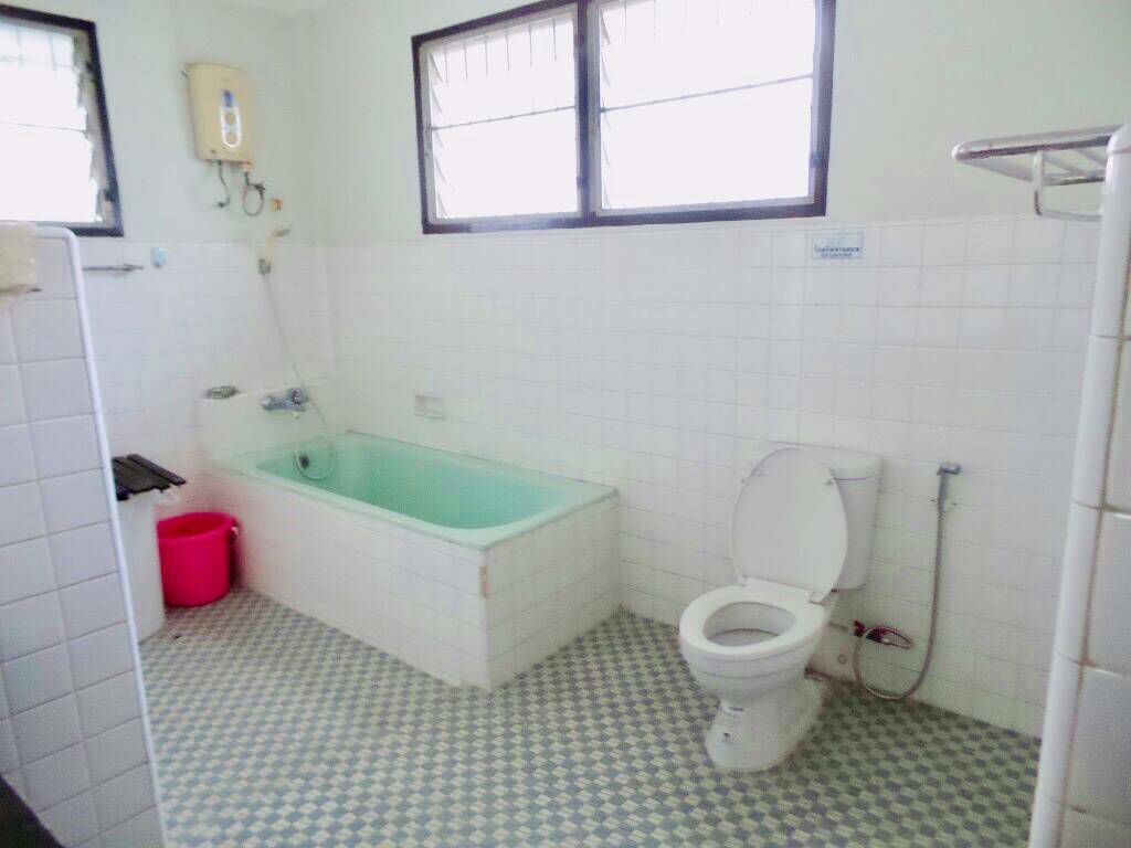 ให้เช่า-บ้านเดี่ยวกลางใจเมือง-พร้อมสวนใหญ่รอบบ้าน-for-rent-single-house-with-garden-in-prompong-area