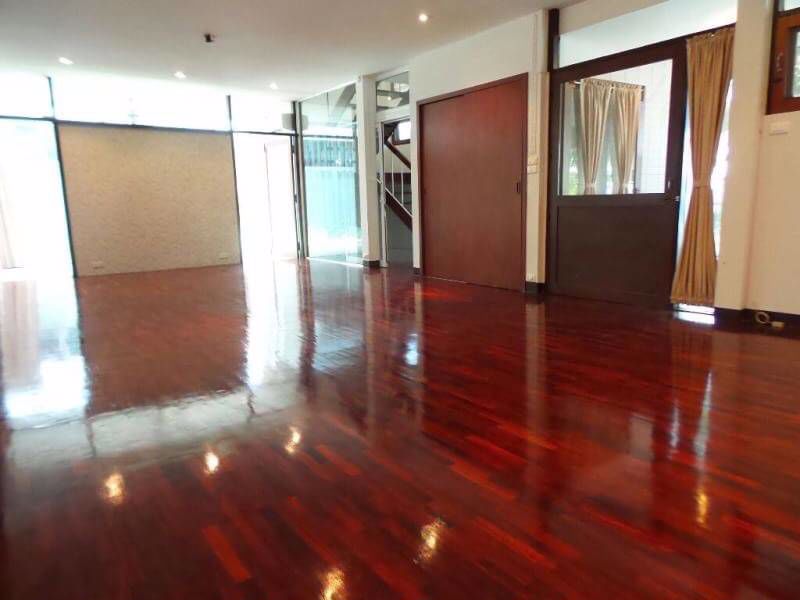 บ้านเดี่ยว-ปรับปรุงใหม่-พร้อมสวนใหญ่รอบบ้าน-ใกล้-bts-ทองหล่อ-a-single-house-with-big-garden