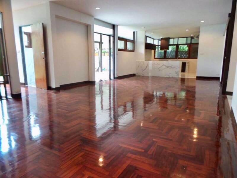 บ้านเดี่ยว-ปรับปรุงใหม่-พร้อมสวนใหญ่รอบบ้าน-ใกล้-bts-ทองหล่อ-a-single-house-with-big-garden