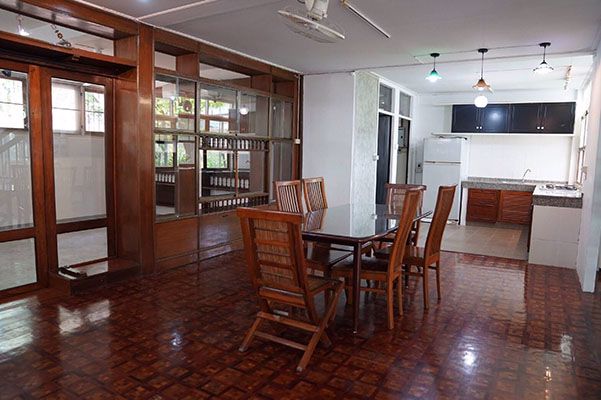 ให้เช่า-บ้านเดี่ยว-พร้อมสวนใหญ่รอบบ้าน-ใกล้-bts-พร้อมพงษ์-for-rent-a-single-house-for-residence