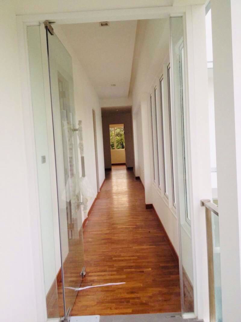 บ้านเดี่ยว-ในหมู่บ้าน-มีสระว่ายน้ำส่วนตัว-ในพัฒนาการ-a-modern-single-house-in-compound