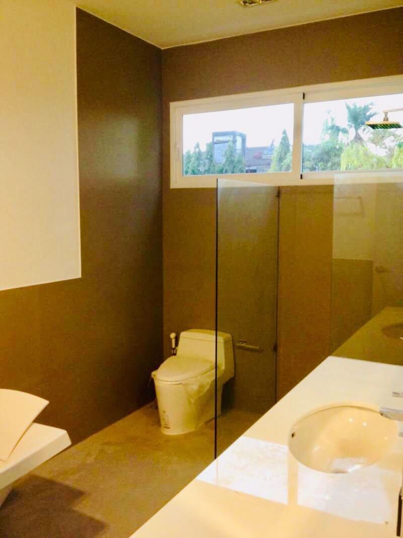 บ้านเดี่ยว-ในหมู่บ้าน-มีสระว่ายน้ำส่วนตัว-ในพัฒนาการ-a-modern-single-house-in-compound