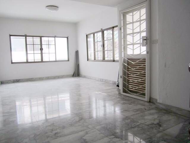 บ้านเดี่ยว-กลางใจเมืองในหมู่บ้าน-ใกล้-bts-ชิดลม-และ-mrt-สวนลุมพินี-single-house-in-soi-lungsuan