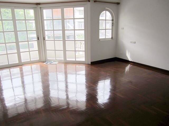 บ้านเดี่ยว-กลางใจเมืองในหมู่บ้าน-ใกล้-bts-ชิดลม-และ-mrt-สวนลุมพินี-single-house-in-soi-lungsuan