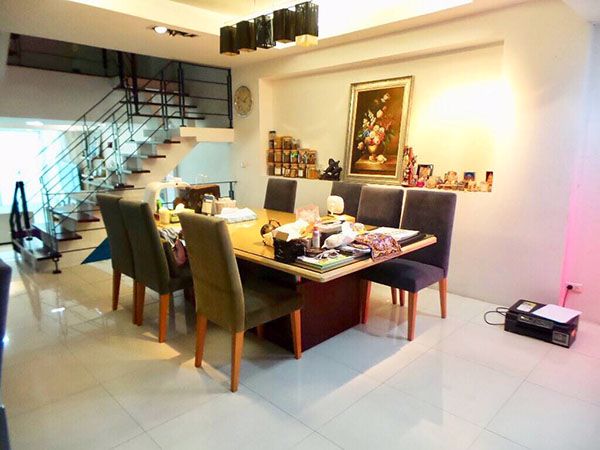 ทาวน์เฮาส์ขนาดใหญ่-ตกแต่งสวยมาก-ย่านพร้อมพงษ์-a-very-nice-modern-big-town-house-in-sukhumvit