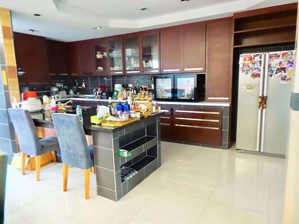 ทาวน์เฮาส์ขนาดใหญ่-ตกแต่งสวยมาก-ย่านพร้อมพงษ์-a-very-nice-modern-big-town-house-in-sukhumvit