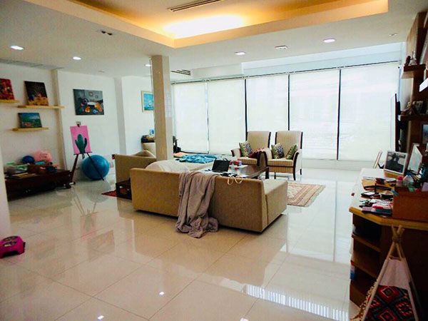 ทาวน์เฮาส์ขนาดใหญ่-ตกแต่งสวยมาก-ย่านพร้อมพงษ์-a-very-nice-modern-big-town-house-in-sukhumvit