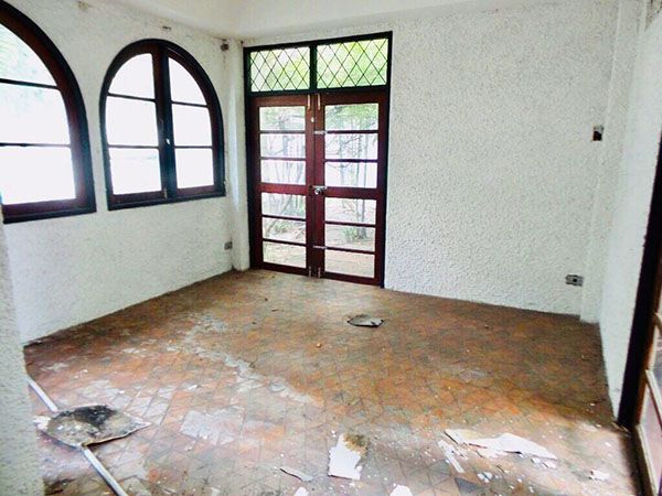 ทาวน์เฮาส์-ทำเลดี-ย่านพร้อมพงษ์-สำหรับธุรกิจ-a-old-town-house-in-prompong-for-business