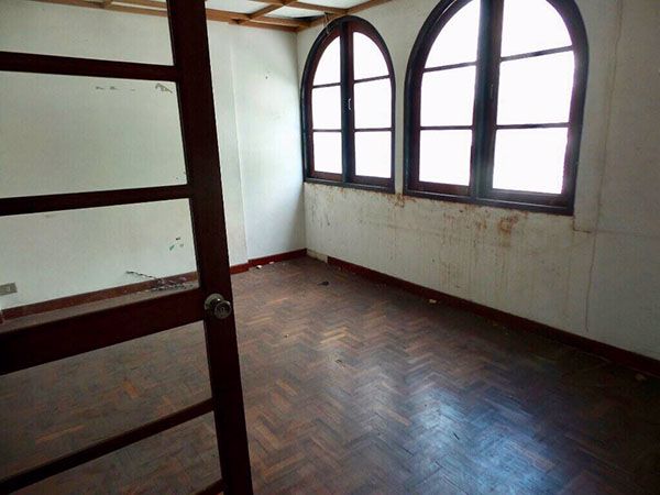 ทาวน์เฮาส์-ทำเลดี-ย่านพร้อมพงษ์-สำหรับธุรกิจ-a-old-town-house-in-prompong-for-business