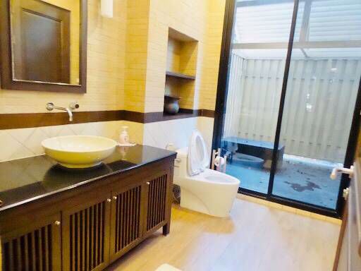 บ้านเดี่ยวขนาดใหญ่มาก-เพื่ออยู่อาศัย-ในซอยสุขุมวิท-71-a-big-single-house-with-nice-garden