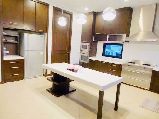 บ้านเดี่ยวขนาดใหญ่มาก-เพื่ออยู่อาศัย-ในซอยสุขุมวิท-71-a-big-single-house-with-nice-garden