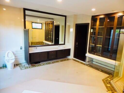 บ้านเดี่ยวขนาดใหญ่มาก-เพื่ออยู่อาศัย-ในซอยสุขุมวิท-71-a-big-single-house-with-nice-garden