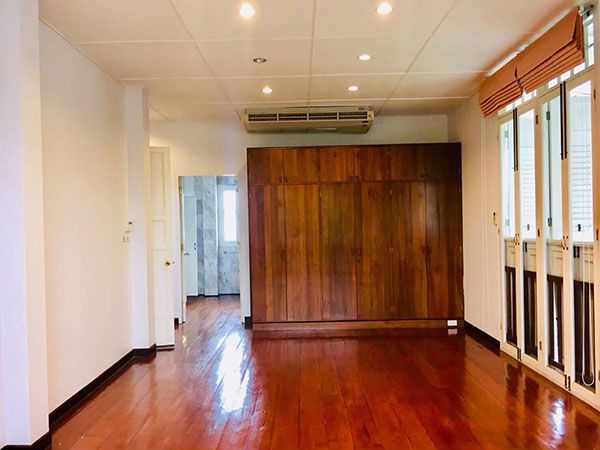 บ้านเดี่ยว-มีสระส่วนตัว-เพื่ออยู่อาศัย-ในซอยสุขุมวิท-71-a-single-house-with-private-pool