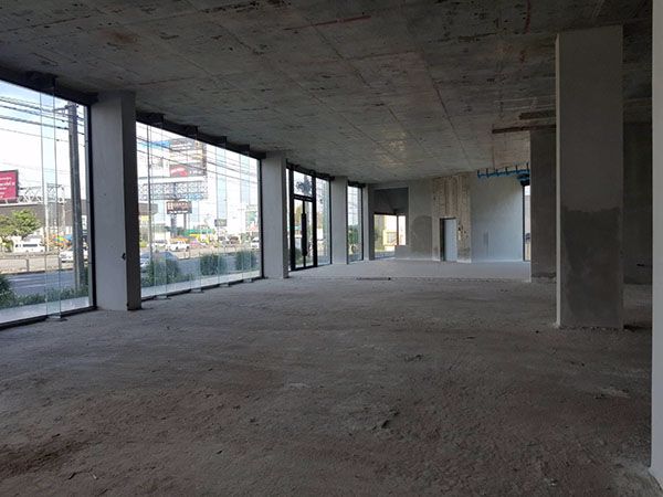 ขายด่วน-โชว์รูม-ใหม่กริ๊บ-ติดถนนใหญ่-ใกล้มอเตอร์เวย์-for-urgent-sale-brandnew-showroom-near-motorway