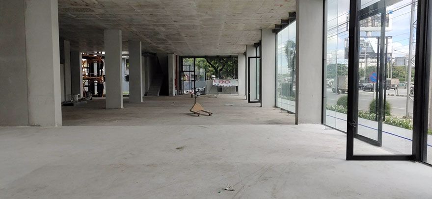 ขายด่วน-โชว์รูม-ใหม่กริ๊บ-ติดถนนใหญ่-ใกล้มอเตอร์เวย์-for-urgent-sale-brandnew-showroom-near-motorway