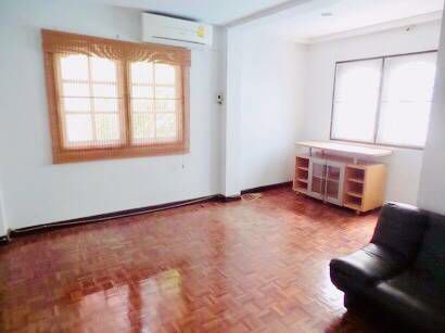 ทาวน์เฮาส์-ย่านพร้อมพงษ์-เพื่ออยู่อาศัย-หรือ-ทำสำนักงาน-town-home-for-residence-or-business