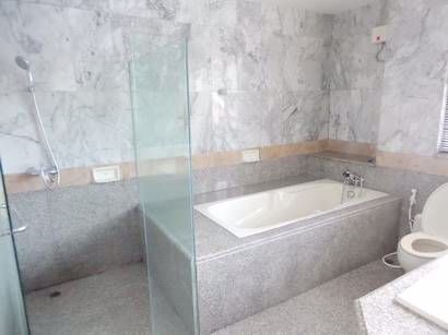 ทาวน์เฮ้าส์ในหมู่บ้าน-สำหรับพักอาศัย-ในซอยทองหล่อ-town-home-in-compound-for-residence-in-thonglor