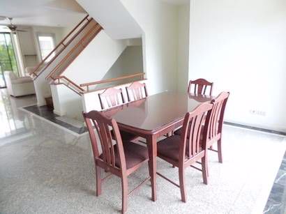 ทาวน์เฮ้าส์ในหมู่บ้าน-สำหรับพักอาศัย-ในซอยทองหล่อ-town-home-in-compound-for-residence-in-thonglor