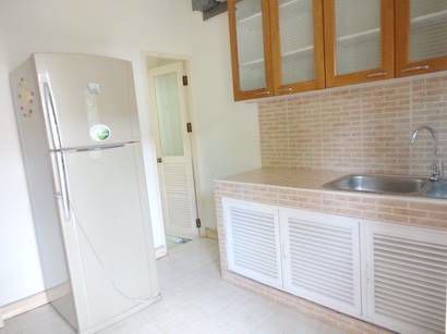 ทาวน์เฮ้าส์ในหมู่บ้าน-สำหรับพักอาศัย-ในซอยทองหล่อ-town-home-in-compound-for-residence-in-thonglor