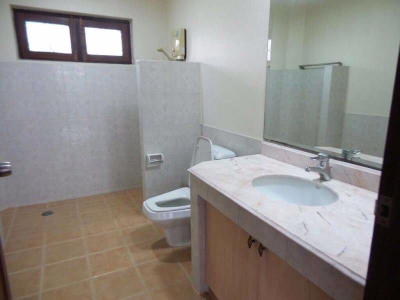 ให้เช่า-บ้านเดี่ยว-หลังใหญ่-พร้อมสวนและสนาม-ใน-สุขุมวิท-71-for-rent-single-house-with-garden