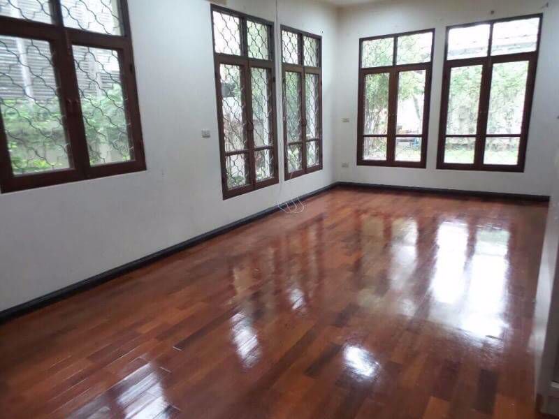 ให้เช่า-บ้านเดี่ยว-หลังใหญ่-พร้อมสวนและสนาม-ใน-สุขุมวิท-71-for-rent-single-house-with-garden
