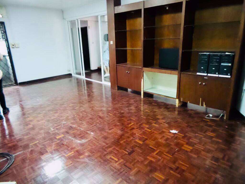 ให้เช่าทาวน์เฮ้าส์เก่าทำเลดีมากๆ-เพื่อทุกธุรกิจในเอกมัย-for-rent-a-old-town-house-for-business