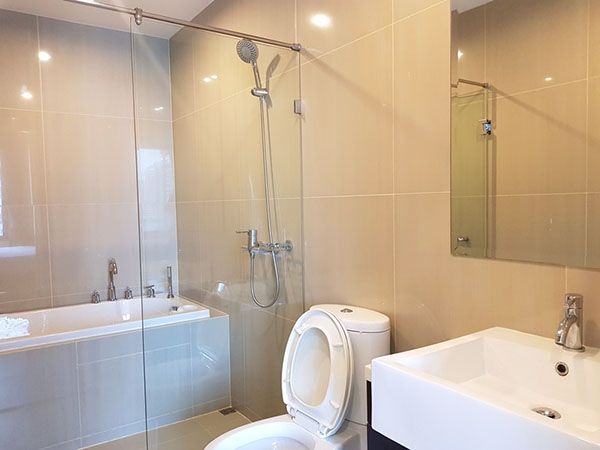 villa-asoke-แบบ-duplex-1-ห้องนอน-พื้นที่กว้าง-เพียง-2-3-นาทีจาก-mrt-เพชรบุรี-a-spacious-beautiful