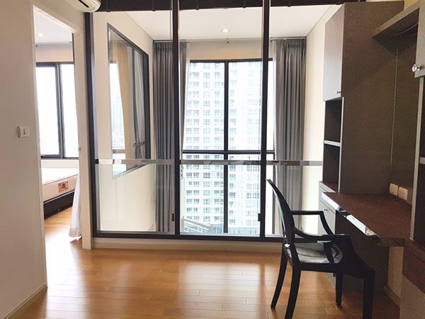 villa-asoke-แบบ-duplex-1-ห้องนอน-พื้นที่กว้าง-เพียง-2-3-นาทีจาก-mrt-เพชรบุรี-a-spacious-beautiful