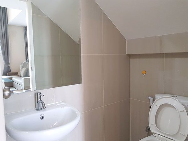 villa-asoke-แบบ-duplex-1-ห้องนอน-พื้นที่กว้าง-เพียง-2-3-นาทีจาก-mrt-เพชรบุรี-a-spacious-beautiful