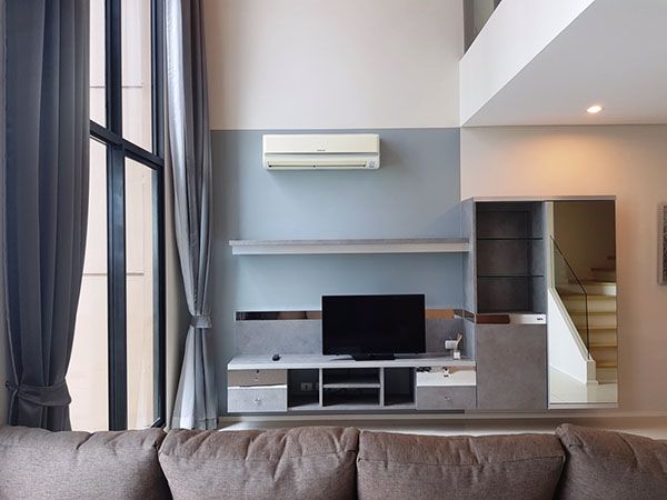 villa-asoke-แบบ-duplex-1-ห้องนอน-พื้นที่กว้าง-เพียง-2-3-นาทีจาก-mrt-เพชรบุรี-a-spacious-beautiful