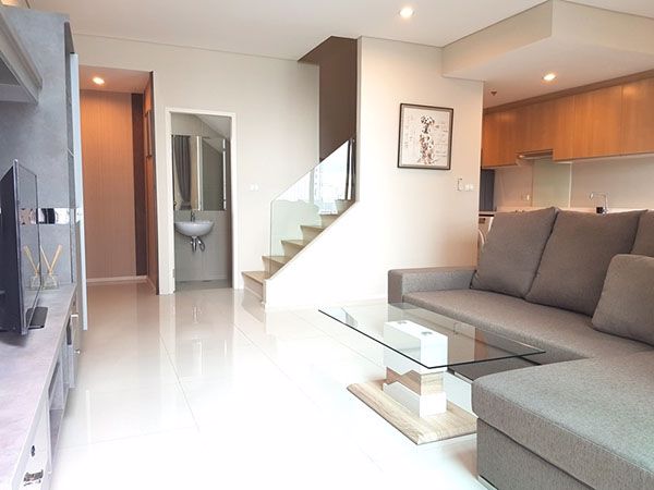 villa-asoke-แบบ-duplex-1-ห้องนอน-พื้นที่กว้าง-เพียง-2-3-นาทีจาก-mrt-เพชรบุรี-a-spacious-beautiful