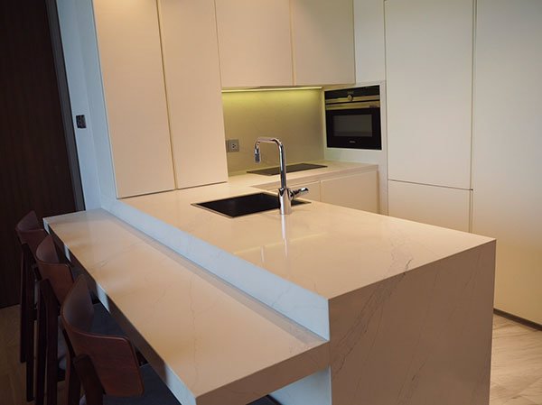 คอนโดหรู-ศาลาแดง-วัน-ห้องใหญ่-แต่งสวยแบบ-1-ห้องนอน-a-nice-and-large-1-bed-unit-at-saladaeng-one