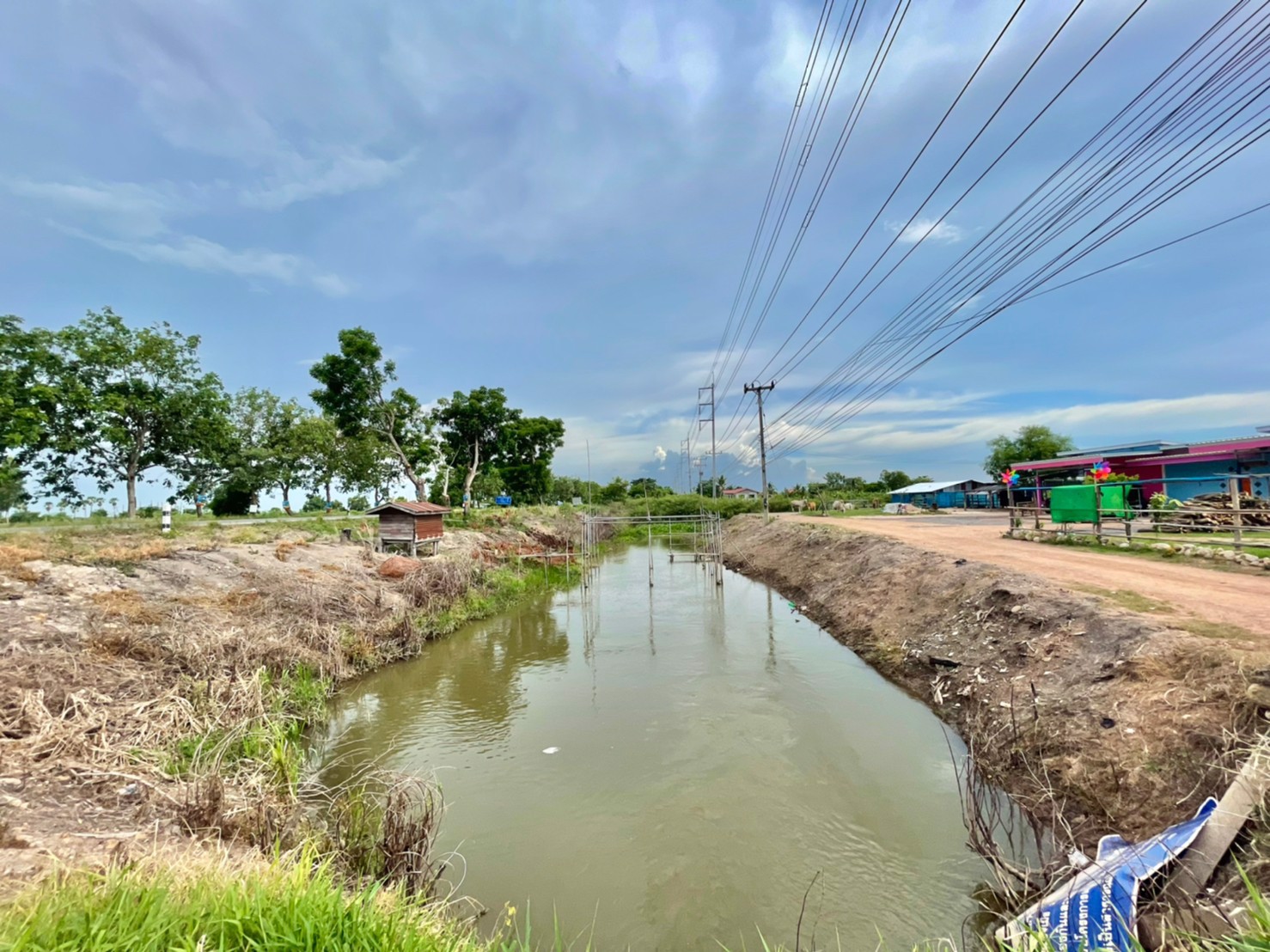 ขายสิทธิ-ที่ถมแล้ว-1-ไร่-2-งาน-ตดงละคร-อเมือง-จนครนายก-ใกล้ร้านครัวลมโชย-ติดถนน