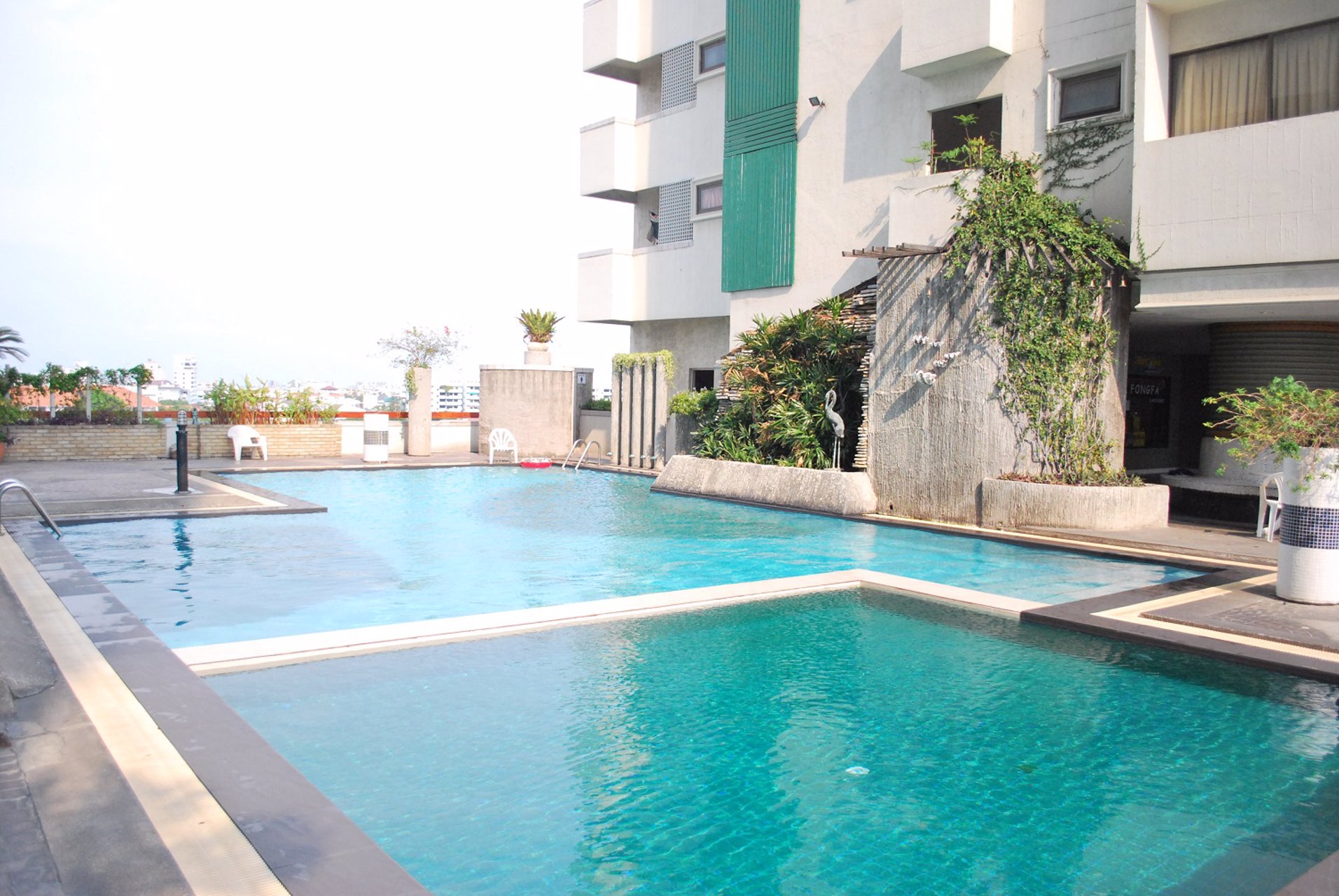 ขายด่วนลดราคาออฟฟิศ-office-ในคอนโดอยู่ติดถนนใหญ่อ่อนนุช-180-ตรมราคา-ตรม-ละ-38000-หรือ-684ล้าน