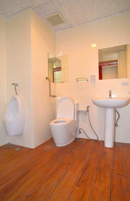 ขายด่วนลดราคาออฟฟิศ-office-ในคอนโดอยู่ติดถนนใหญ่อ่อนนุช-180-ตรมราคา-ตรม-ละ-38000-หรือ-684ล้าน