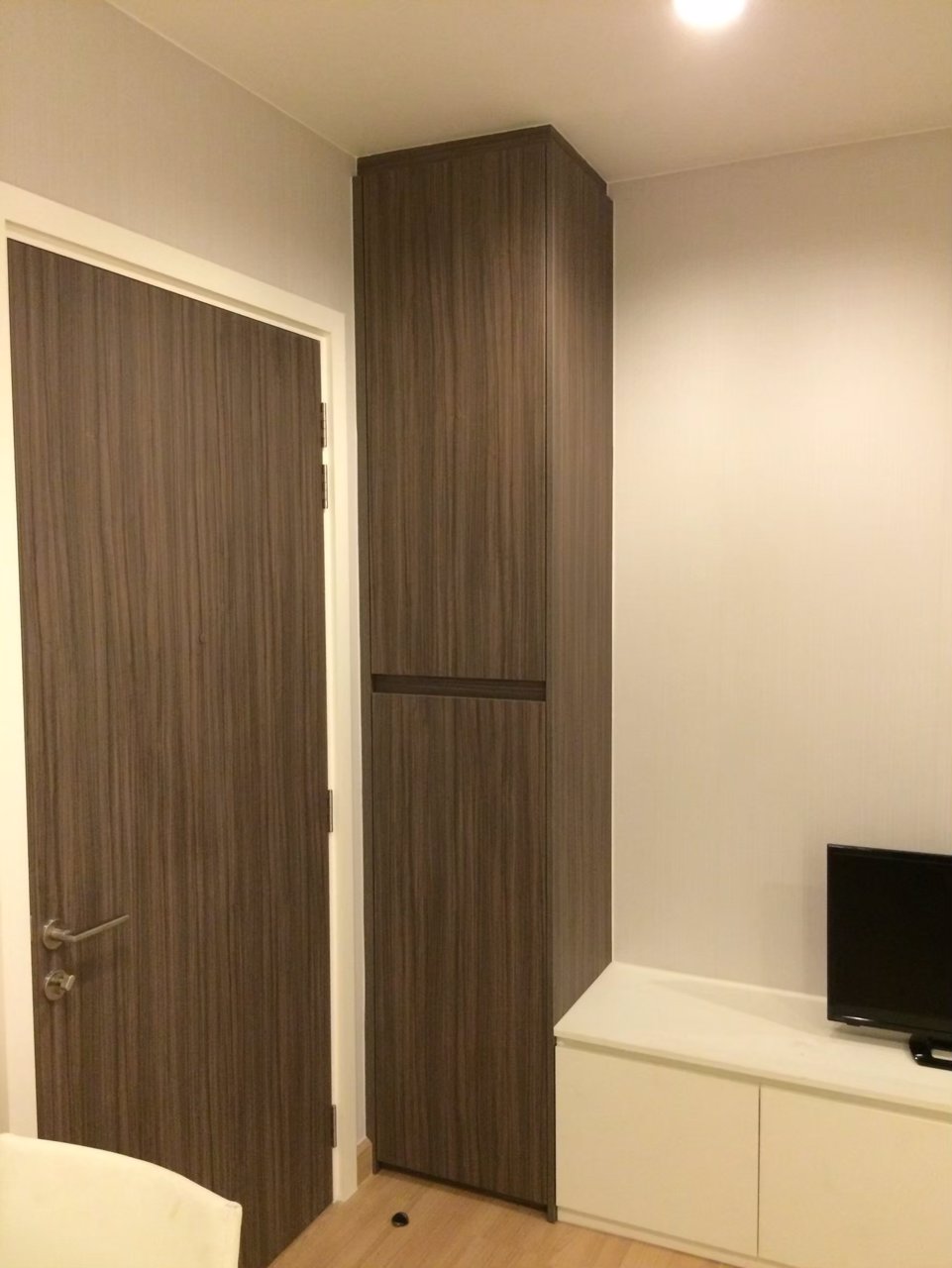 ให้เช่าคอนโดเออบาโน่แอบโซลูท-สาทร-ตากสิน-ใกล้-bts-กรุงธนบุรี-โทร-0806288997-ม่อน-‪https-linee-sd