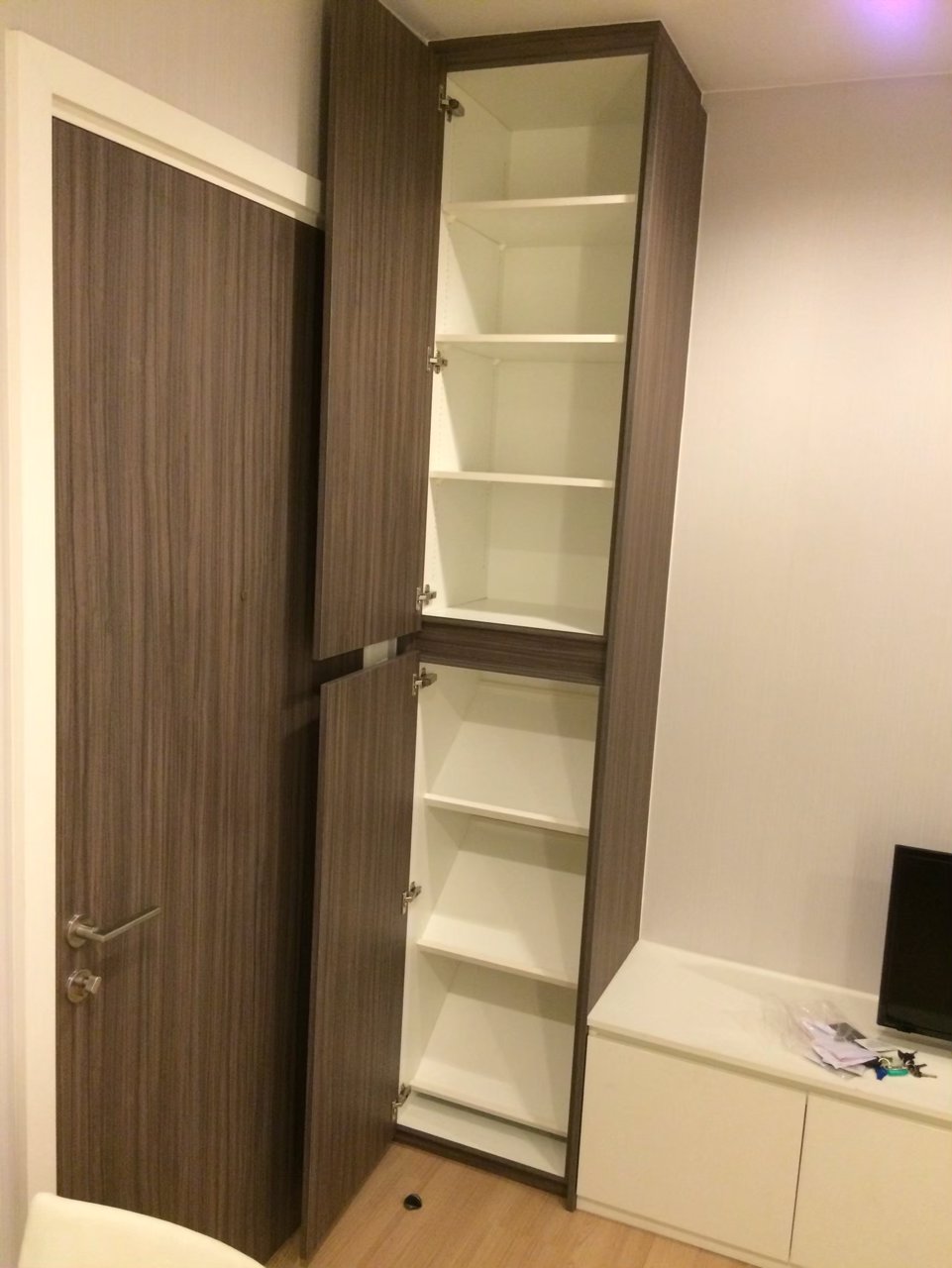 ให้เช่าคอนโดเออบาโน่แอบโซลูท-สาทร-ตากสิน-ใกล้-bts-กรุงธนบุรี-โทร-0806288997-ม่อน-‪https-linee-sd